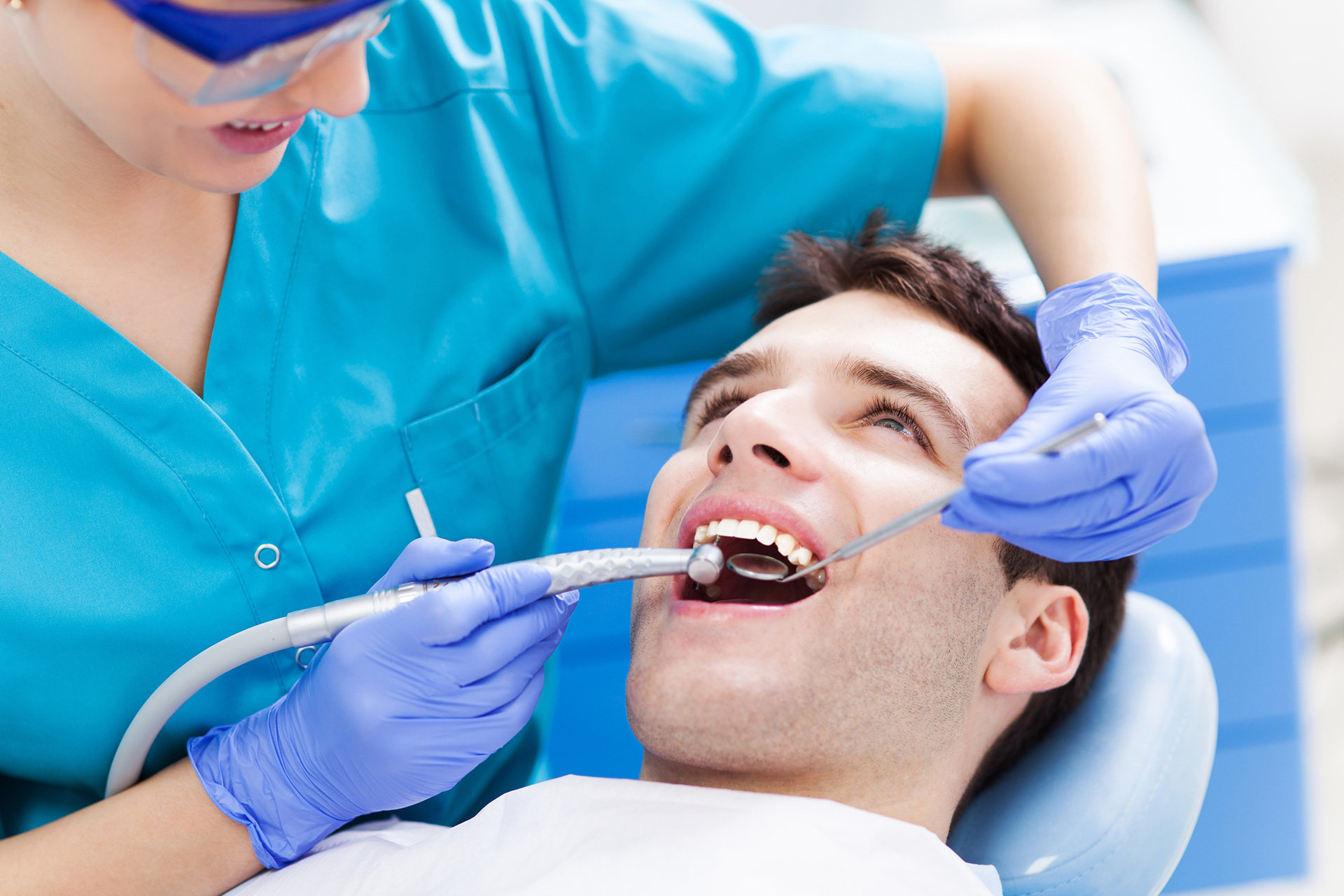 Обретение здоровой улыбки: лечение зубов в Батайске
